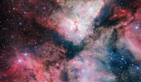 船底座星云由VLT巡天望远镜拍摄 2048x1536 1.3M