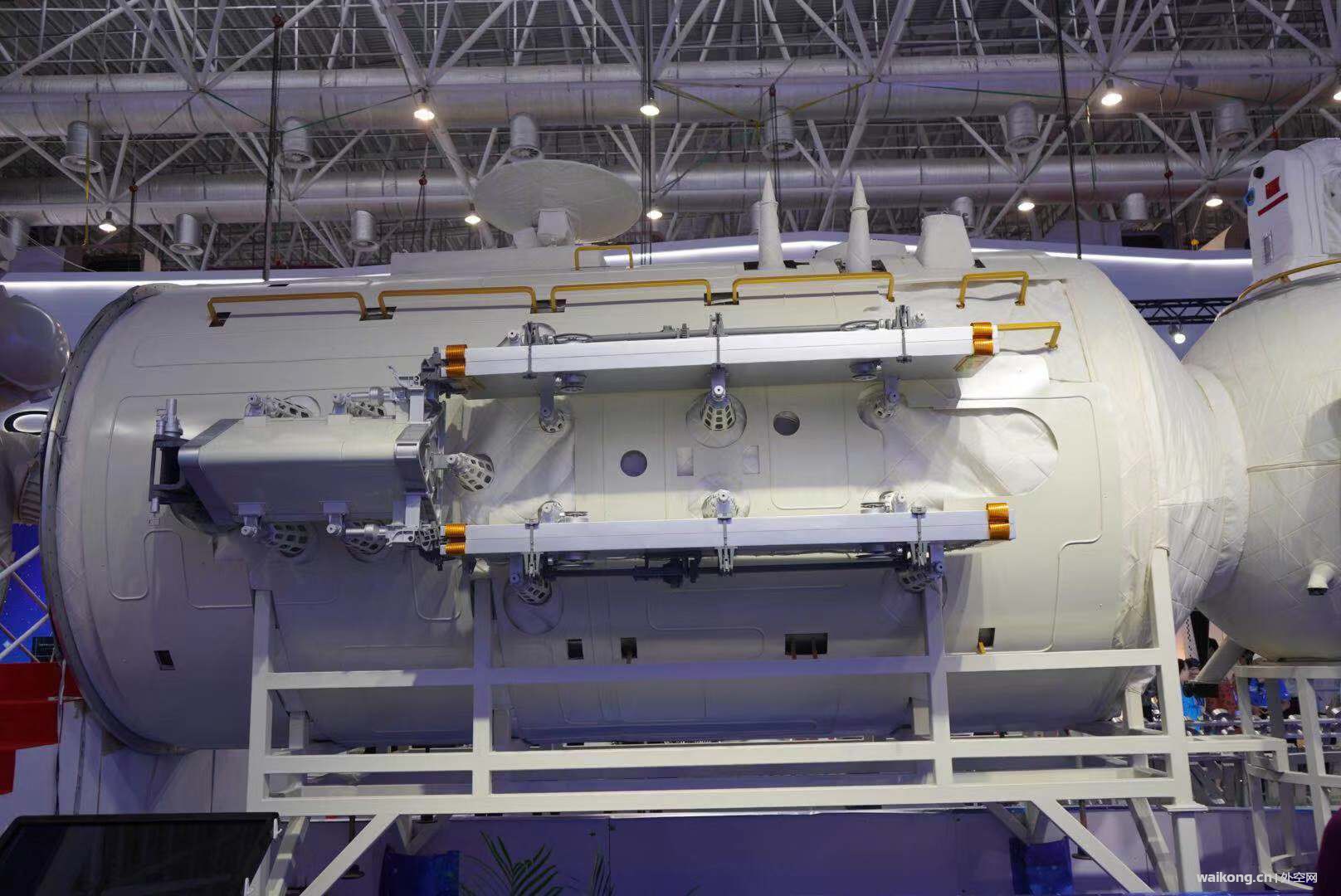 2018珠海航展 中国空间站核心舱终于露出了真容-1.jpg