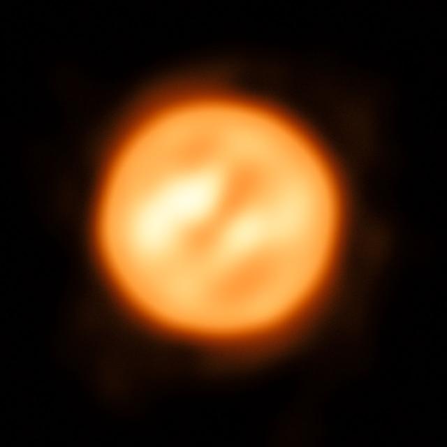 人类首次以较高精度拍到太阳系外恒星的表面细节-1.jpg