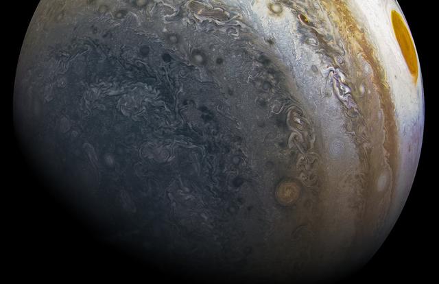 美国宇航局的朱诺探测器，捕获到木星上的红色斑点-1.jpg