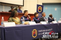 中国航天员代表团在纳米比亚与大学生互动交流
