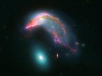 NASA揭秘：可爱的星系看起来像企鹅在守护着它的蛋