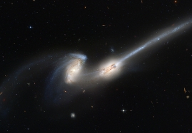 NGC4676: 当老鼠星系相撞