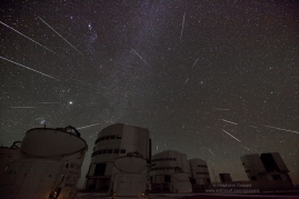 帕拉纳尔天文台上空的双子座流星雨