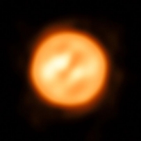 人类首次以较高精度拍到太阳系外恒星的表面细节