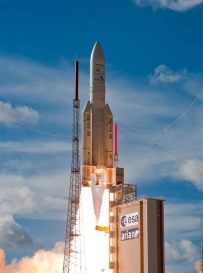 阿丽亚娜5号火箭尽管发射异常，但最终还是成功进去太空