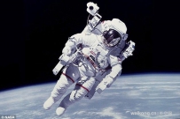 宇航员在太空迷失会怎样？新技术将自动控制宇航员的室外飞行