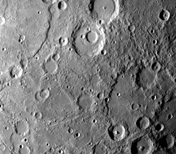 水星南极地区的某一部分，和水星其他大部分地区一样布满了大量陨坑 ...