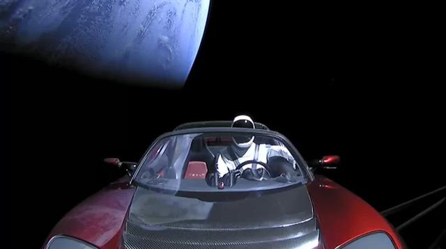 马斯克信守承诺，SpaceX居然真的把特斯拉跑车送进太空了-1.jpg