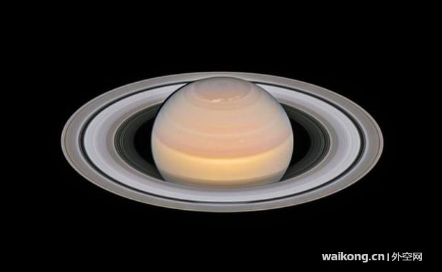 哈勃在火星和土星接近冲日时拍摄的令人惊叹图像-2.jpg
