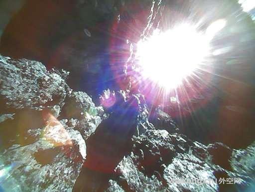 成功登陆小行星的日本探测器，再次发回惊人图像！-1.jpg